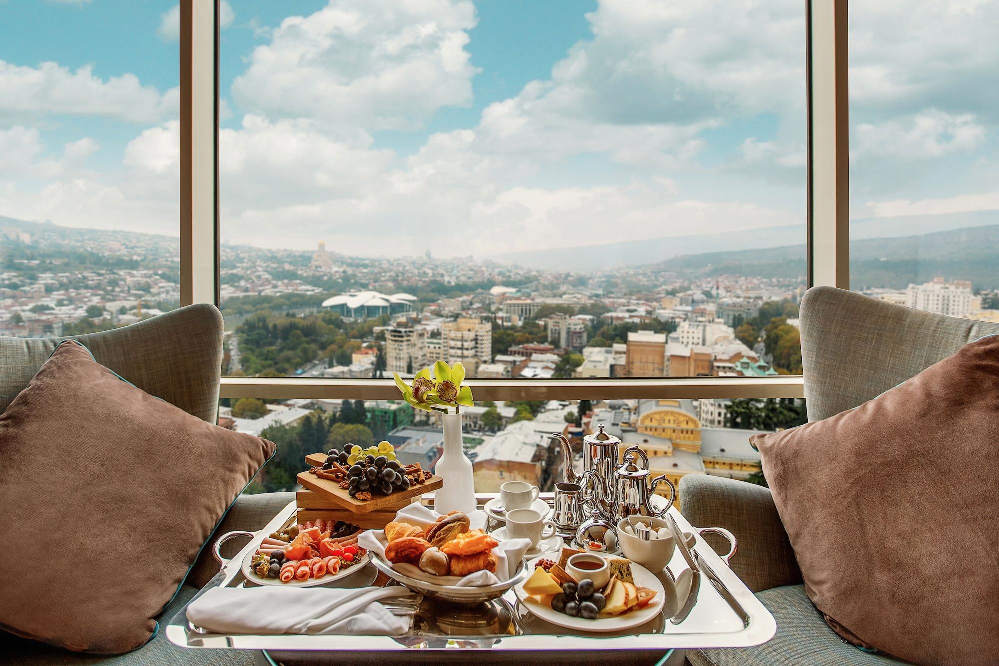 ザ ビルトモア ホテル トビリシ ティビリシ エクステリア 写真 In-room dining at the Four Seasons Hotel, Jerusalem