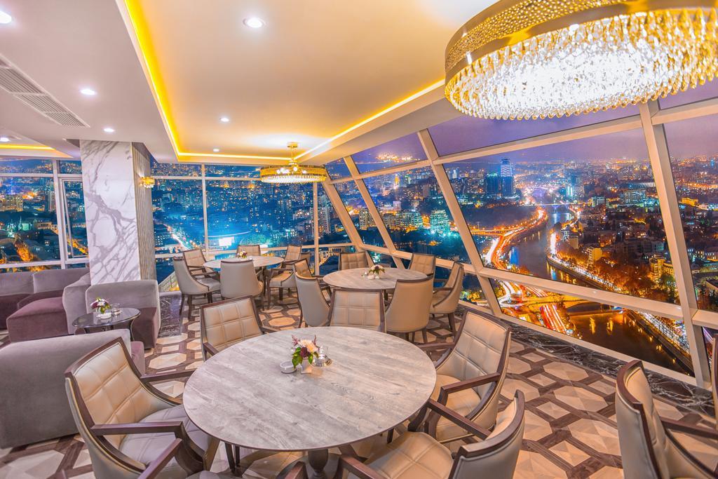 ザ ビルトモア ホテル トビリシ ティビリシ エクステリア 写真 The 360° Sky Bar